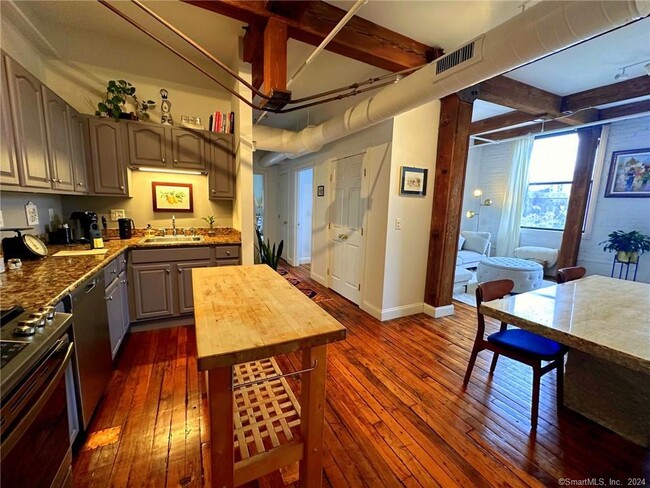 Photo - 145 Canal St E Unit 317