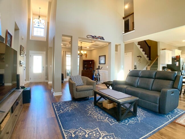 Photo - 214 Penelope Ln