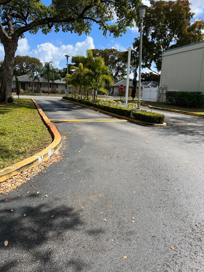 Building Photo - 3001 NW 4th Ter Unit 151