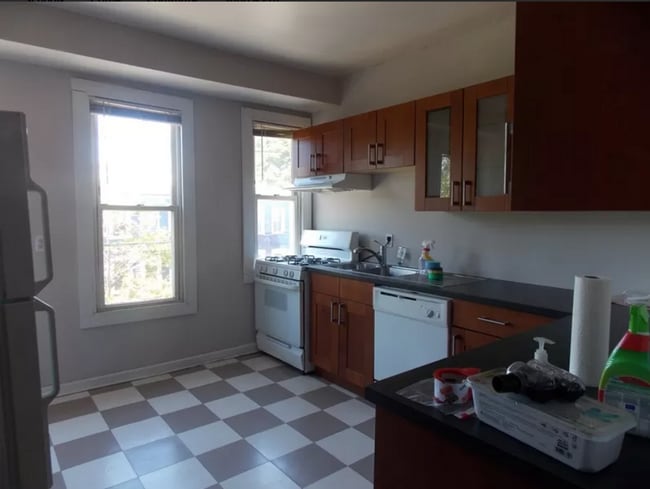 Photo - Sprawling 2BR in Queen Anne Victorian | Enormous Living Room | Walk-In Closets | East Rock Unit 3