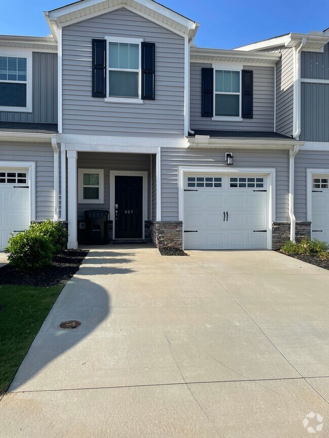 Building Photo - 3 Bedroom 2.5 Bath Townhome in Greer !!