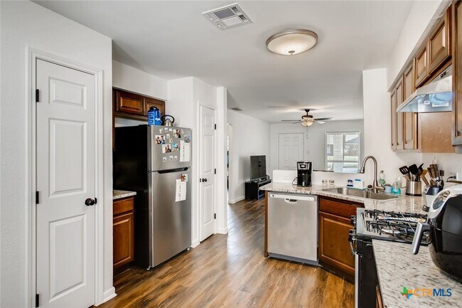 Photo - 312 W William Cannon Dr