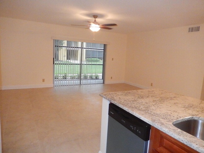 Photo - 3017 N Oakland Forest Dr Unit 106