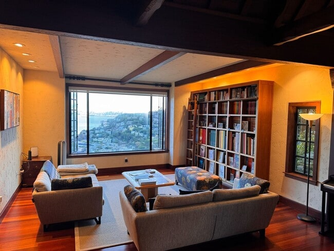 Building Photo - Beautiful Sausalito Home w/ Stunning SF Skyline & Bay Views!
