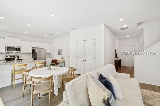 Photo - 105 Mainland Lakes Dr