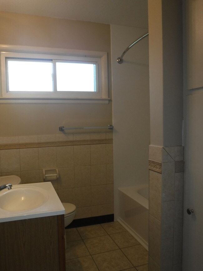 Photo - 3211 Newport Rd