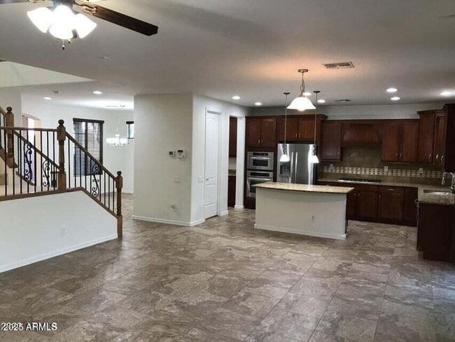 Building Photo - 3838 E Cat Balue Dr