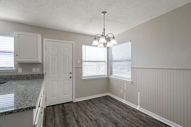 Photo - 3709 Bond St