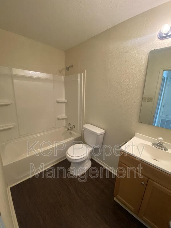 Photo - 1620 S H St