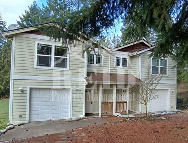 Building Photo - Freshly Painted Duplex in the Heart of Silverdale