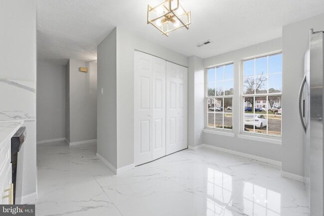 Photo - 115 Villa Knoll Ct