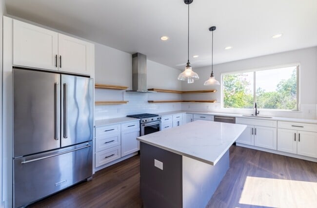 Photo - 2014 E 9th St
