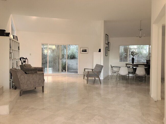 Living & Dining Area - 910 Lorinda Dr