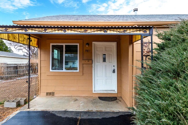 Photo - 981 Lansing St