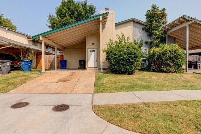 Photo - 3 Bed | 2 Bath in East Tulsa!
