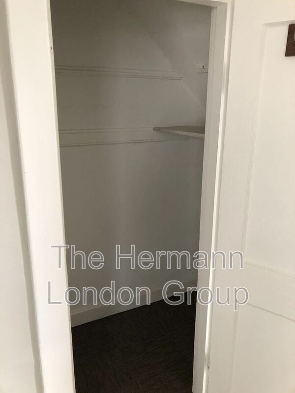 4245-4247-4247 Iowa Ave Unit 4247 1st floor