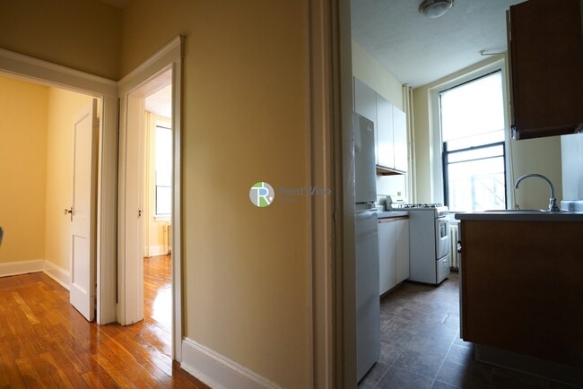 Building Photo - 223 Essex St Rental