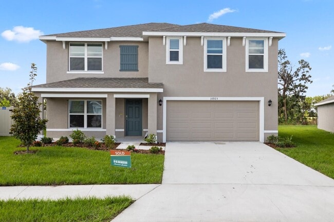 Spacious 5 Bedroom - Fenced In Yard! - Spacious 5 Bedroom - Fenced In Yard!