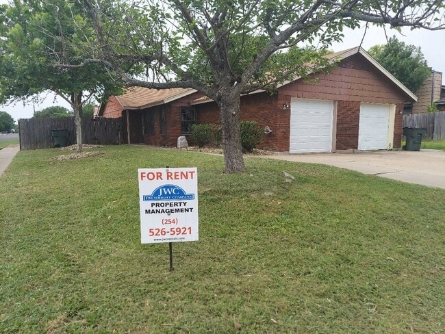 Building Photo - 2224 Spicewood Dr