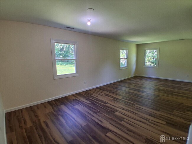 6 Flower Rd