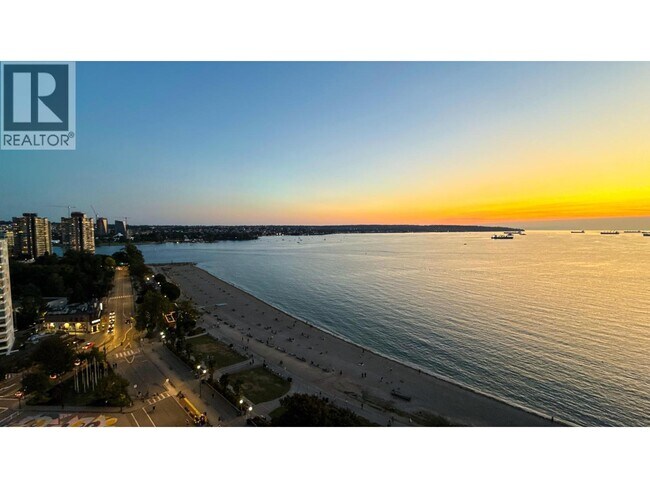 Photo - 1861 Beach Ave Unité 17