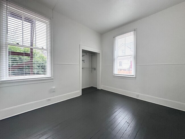 Photo - Single Resident Unit in Prime NW Location ... Unidad No. 03