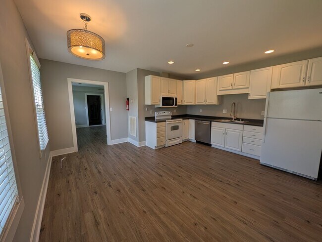 Photo - 3704 Fairview St SW