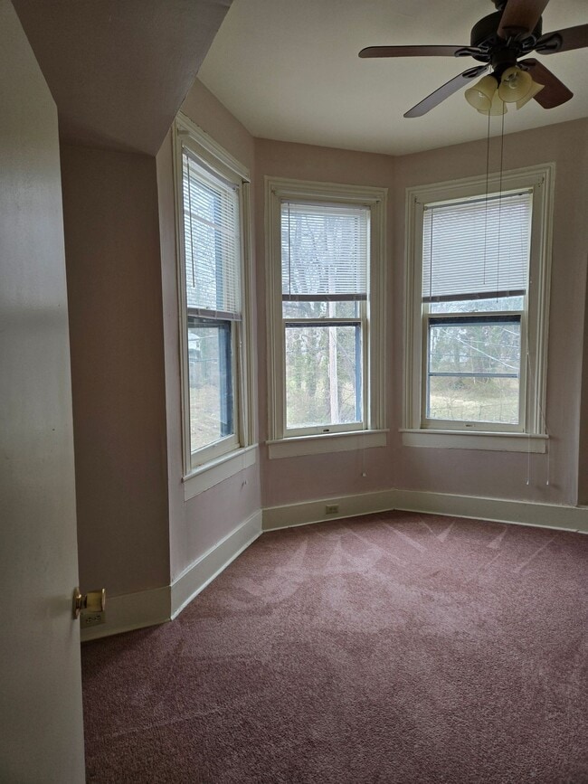 Photo - Lovely 3bd , 2bath Unit 27 Pine # B