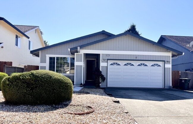 Building Photo - 1569 Golf Course Dr