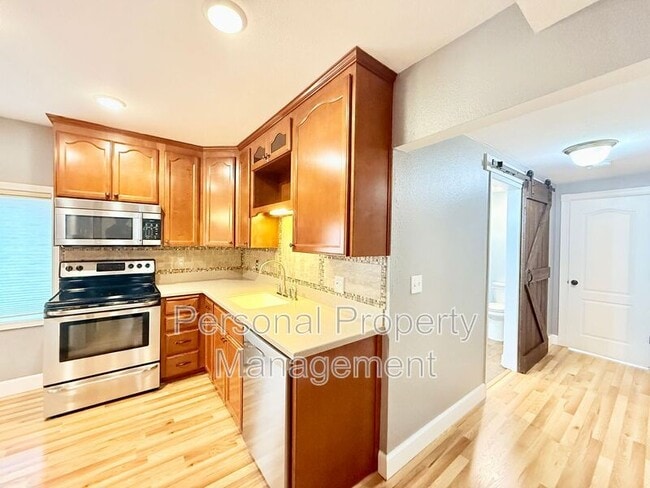 Photo - 715 W 19th St