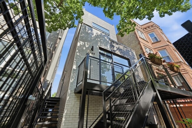 Building Photo - 1349 N Leavitt St Unit 1A