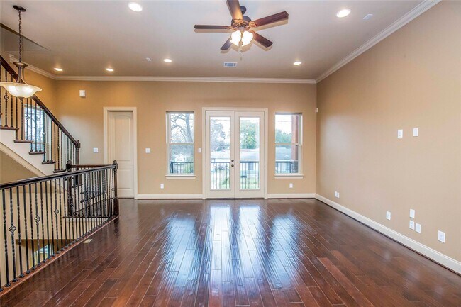 Photo - 1516 Amundsen St