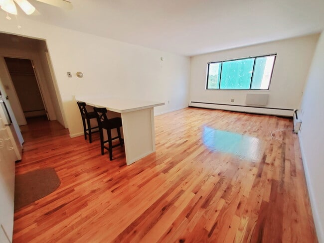 Photo - 960 Hope St Unit 3