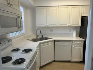 Photo - 18081 SE Country Club Dr Unit 21-205