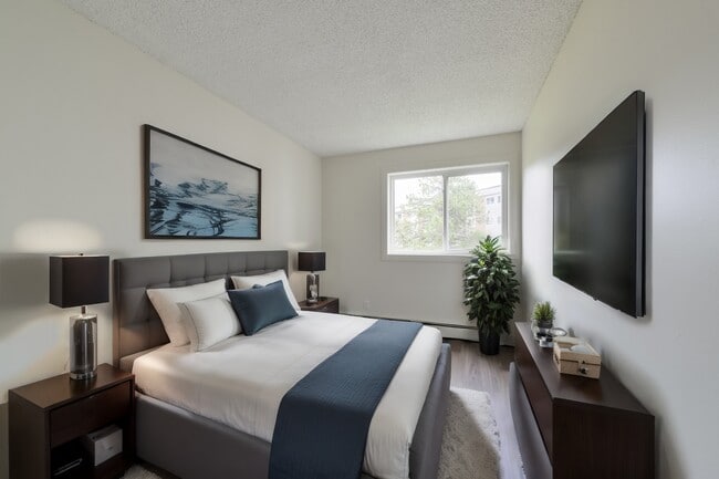 Photo - Riverview Plaza