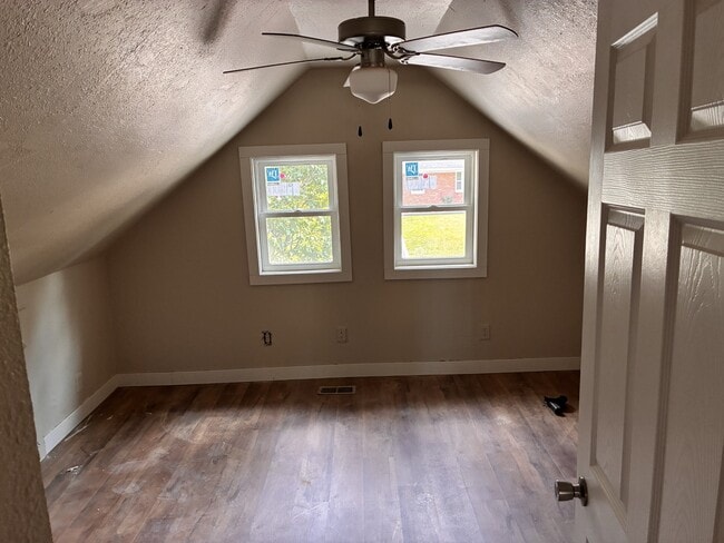 Photo - 1110 E Lacona Ave