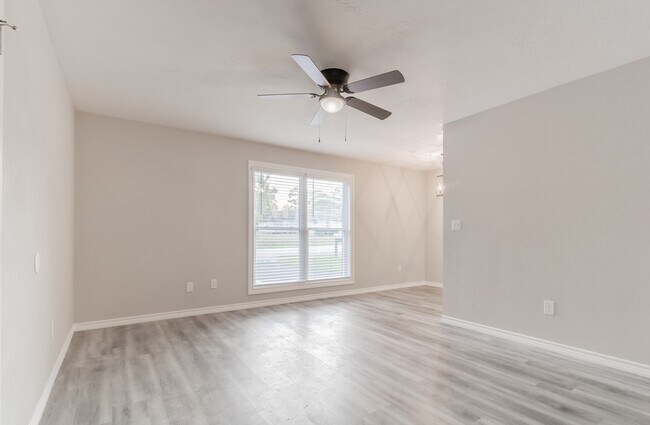 Photo - 105 Willwood Dr Unit 2