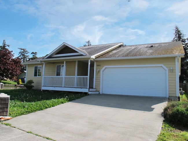 Building Photo - Charming 3 bedroom home w/master suite! Pe...