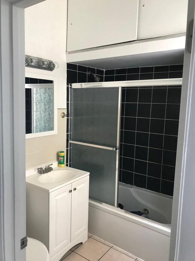 Photo - 3343 N Troy St Unit 3rd Floor