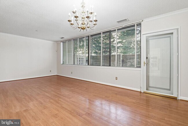 Photo - 3709 S George Mason Dr Unit T3E