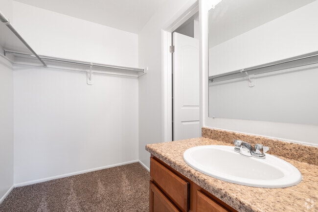 2BR, 1BA - 1,000SF - Bathroom
