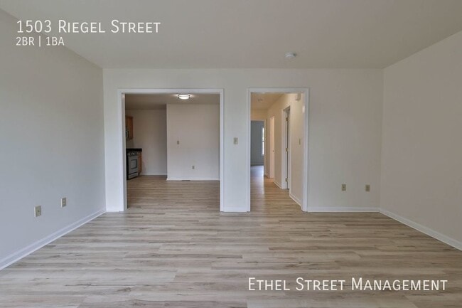 Photo - 1503 Riegel St
