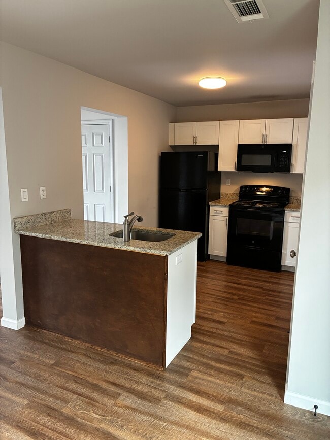 Photo - 61 Crabapple Rdg