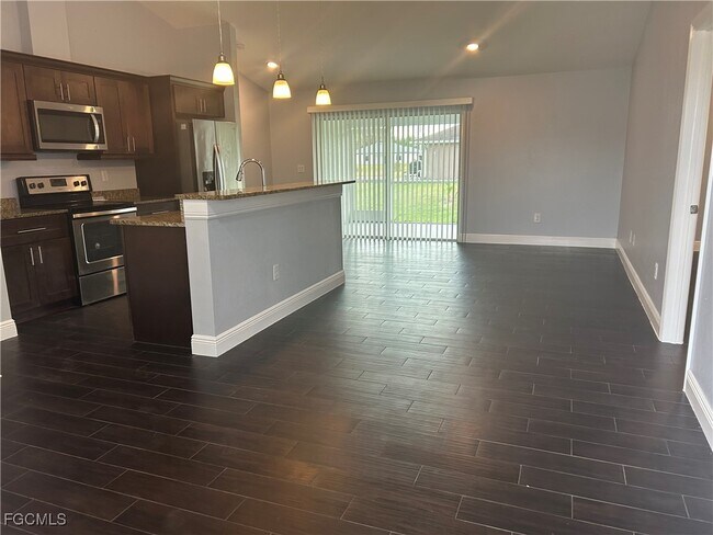 Building Photo - 1257 Columbus Blvd