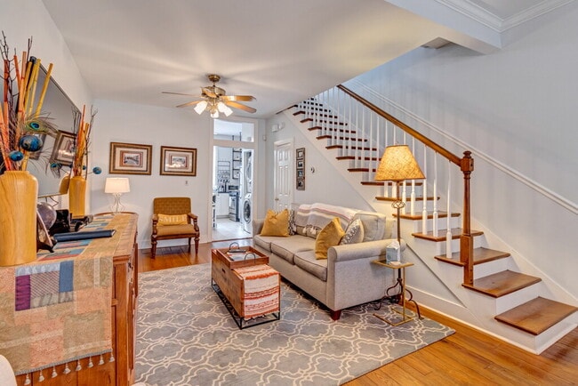 Photo - 513 E Harris St