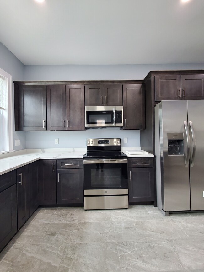 Kitchen - 580 Lynn St Unit 1