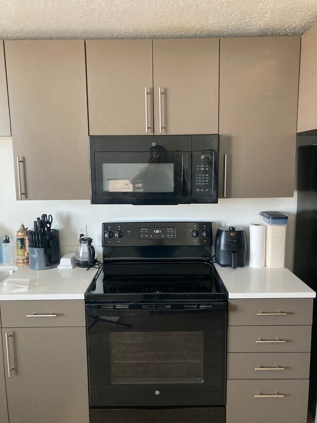 Photo - 1001 S Campus Dr Unidad Studio Apartment at The Green