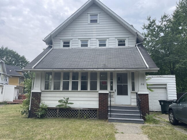 Photo - 218 Para Ave