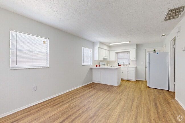1BR, 1BA - 700SF - Living Room