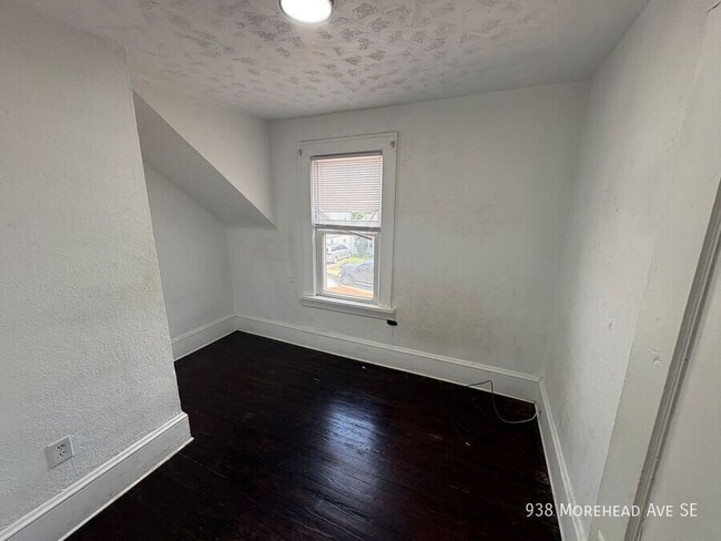 Photo - 938 Morehead Ave SE